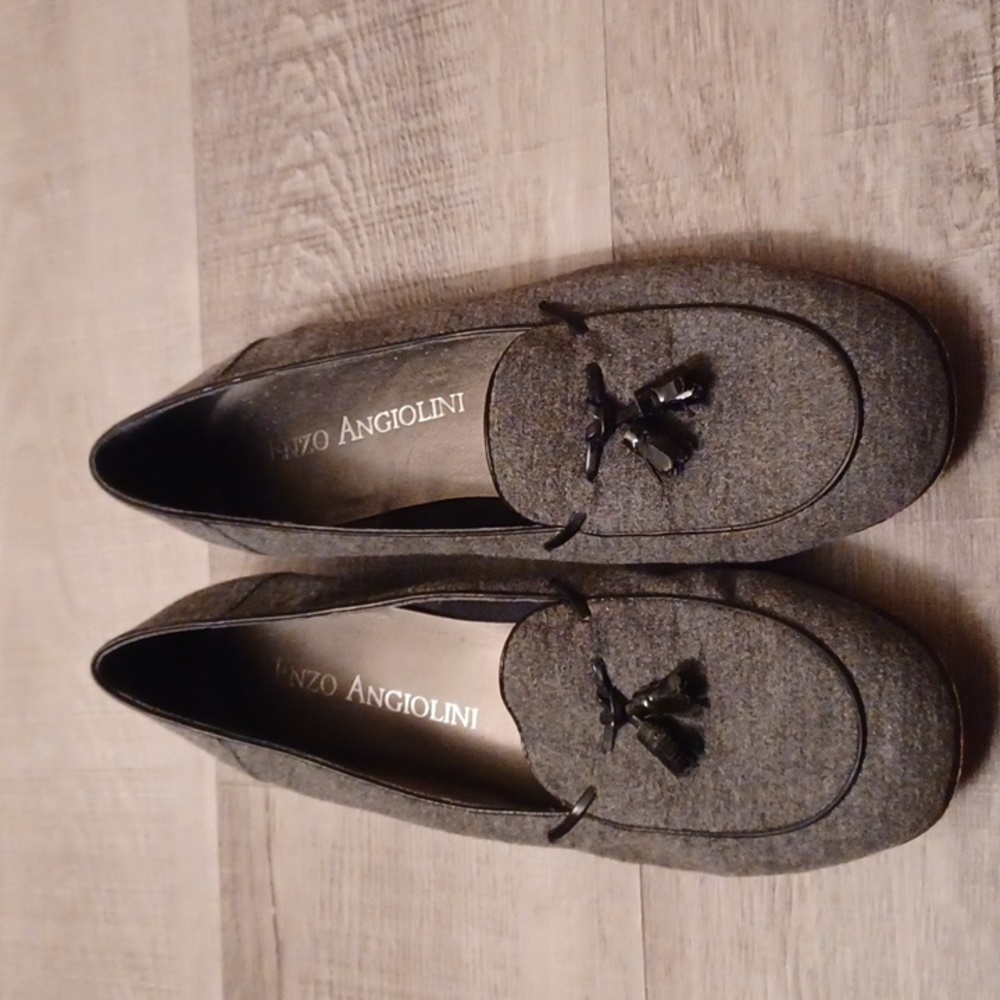 4/$16-Enzo Angiolini grey shoes